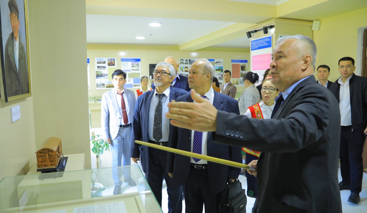 QDUda «Ma’rifat ulashib» loyihasi doirasida adabiyot vakillari bilan ijodiy uchrashuv tashkil etildi (1-bo‘lim)